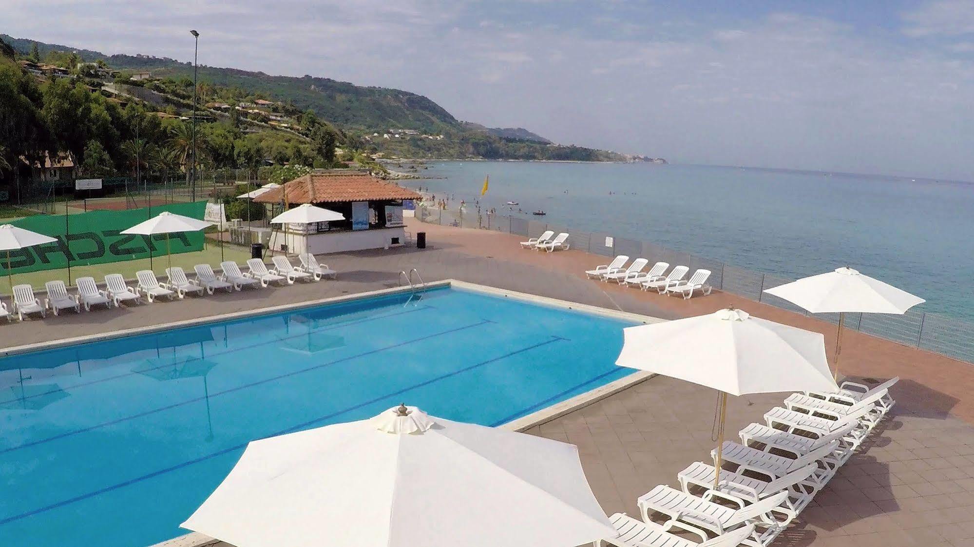 Villaggio Sabbie Bianche 赞布隆内 外观 照片